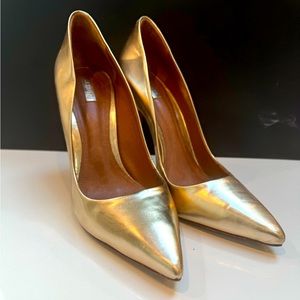 Schutz size 9.5 gold metallic high heels